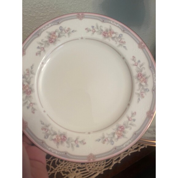 Set of 3 Noritake Sestina Bone China Salad Plates - Picture 3 of 7